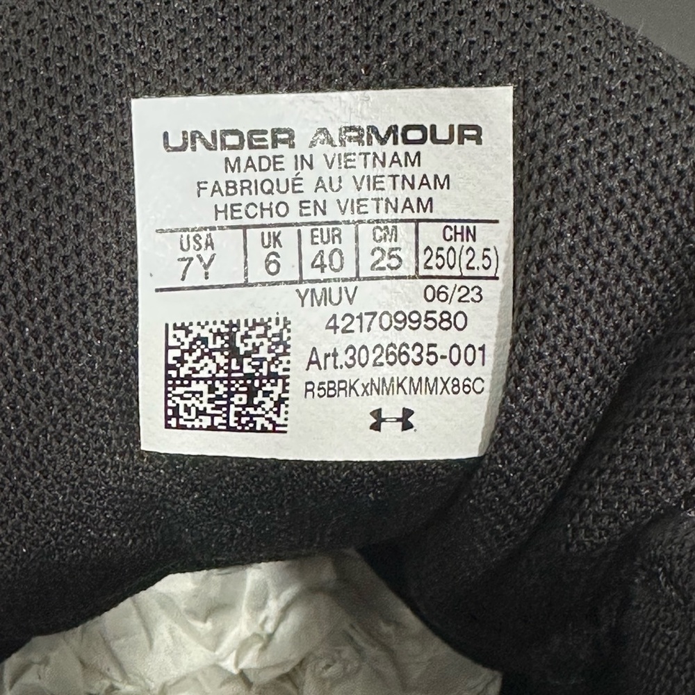 Under Armour GS Jet ‘23 Black and Red big kids size 7Y Unisex new with box - Picture 11 of 11